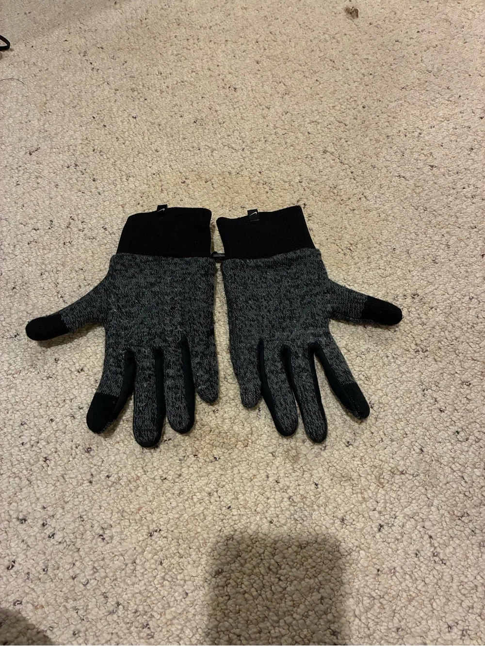 Nike big kids Black/Grey Knit Tech Gloves
